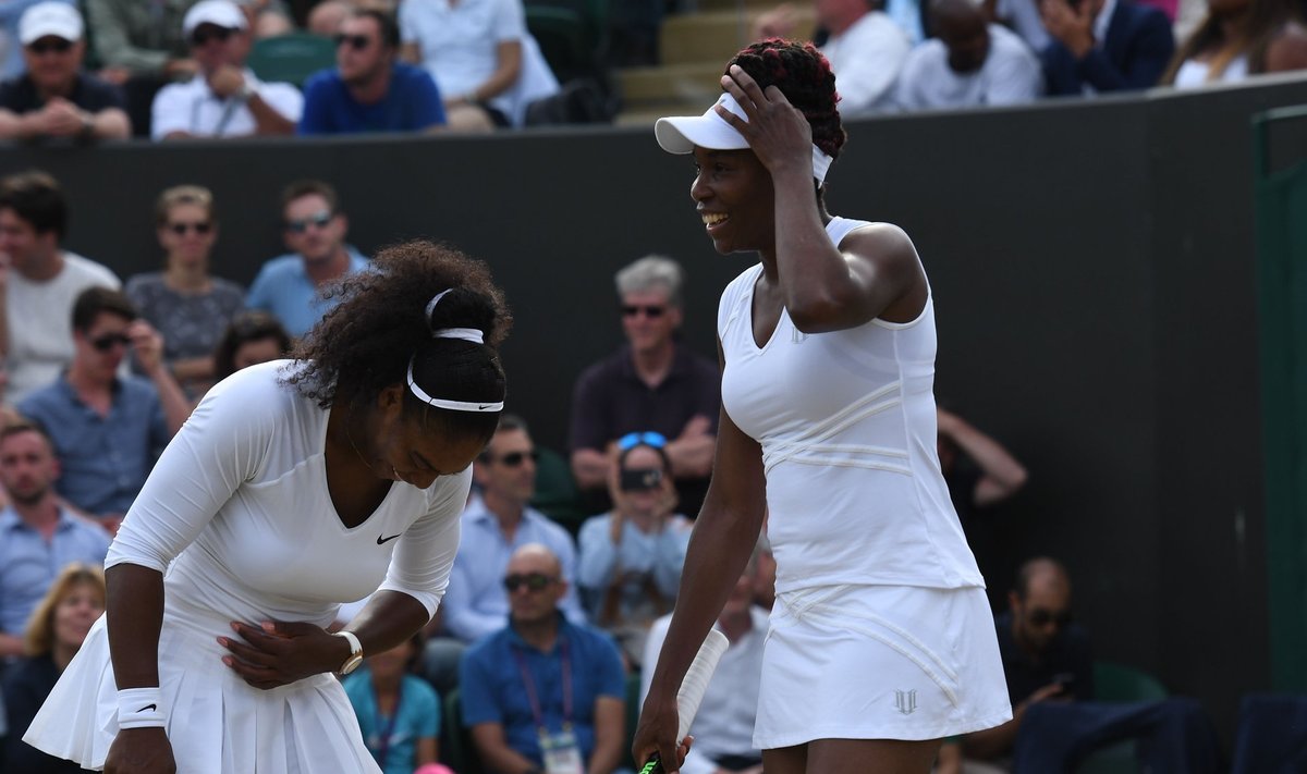 Õed Williamsid jätkavad Wimbledonis üheskoos konkurentsis paarismängus