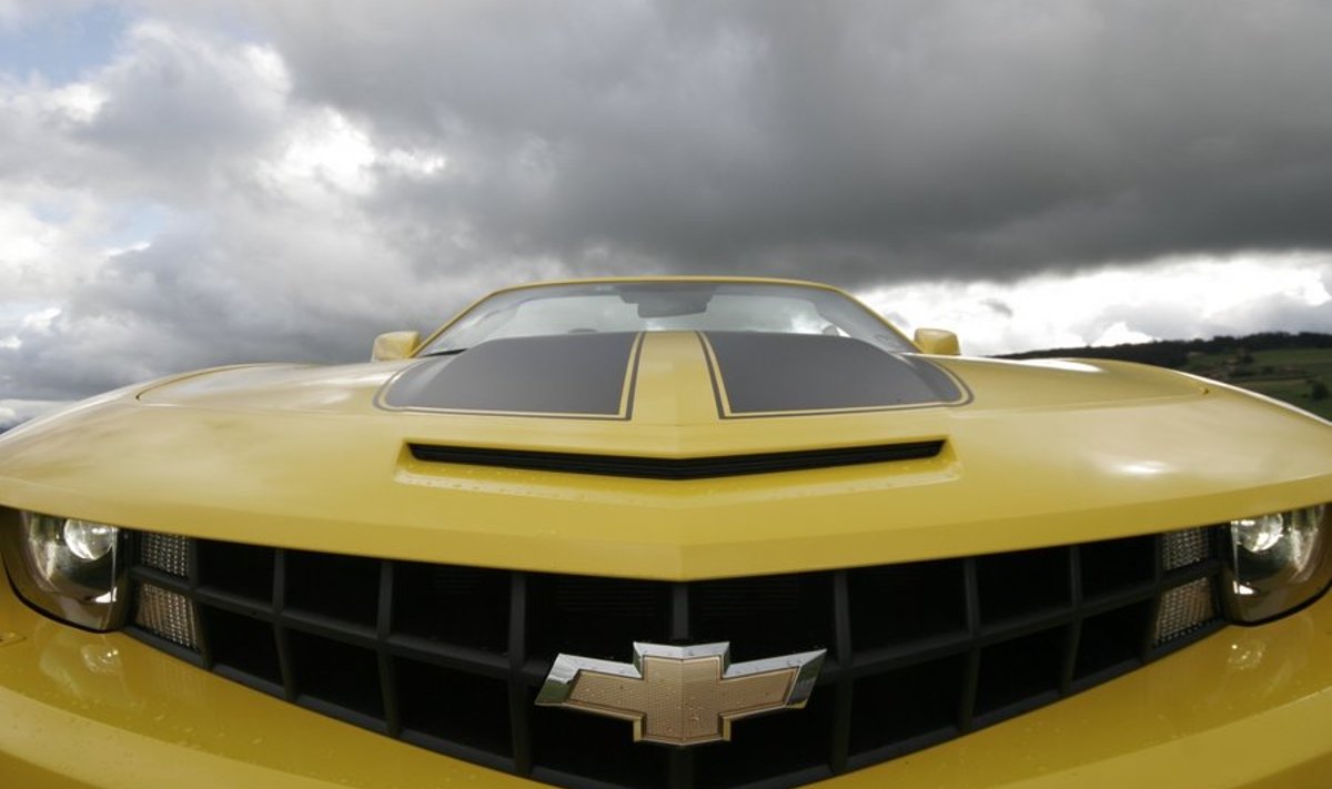 Camaro kabriolett Louis Chevrolet' sünnimaa Šveitsi taeva all.