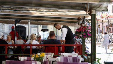 Eestis on restoranis söömisel Euroopa kõrgeim maks. Toitlustajad suruvad selle langetamise plaani