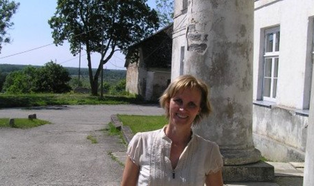 Reisikorraldajat Marika Manni on kõige lihtsam leida Lihula mõisas asuvast turismiinfopunktist. 
