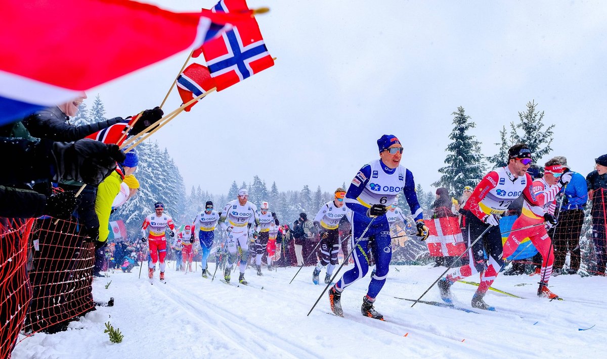 Suusatajad Holmenkolleni 50 km distantsil