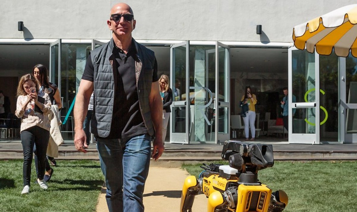 Jeff Bezos ja robotkoer