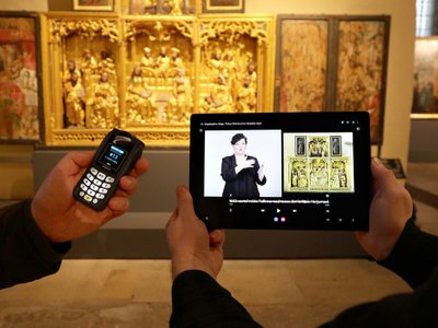 Аудиогид с аудиодескрипцией позволяет слабовидящим и незрячим больше узнать об истории Нигулисте и экспонатах музея. У слабослышащих и глухих в Музее Нигулисте есть возможность воспользоваться планшетом, экспонаты со звуком воспроизводятся с сурдопереводом. 