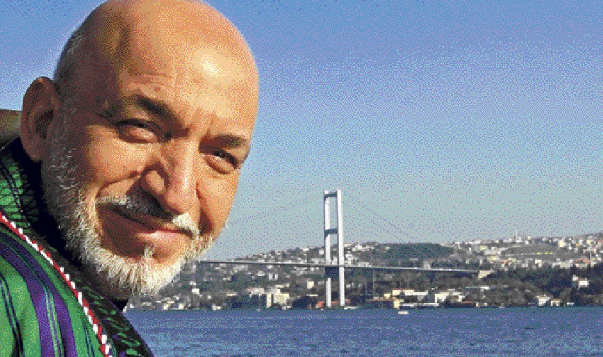 Afganistani president Hamid Karzai nautis eelmisel nädalal maastikuvaateid Istanbulis Bosporuse väina kaldal. 