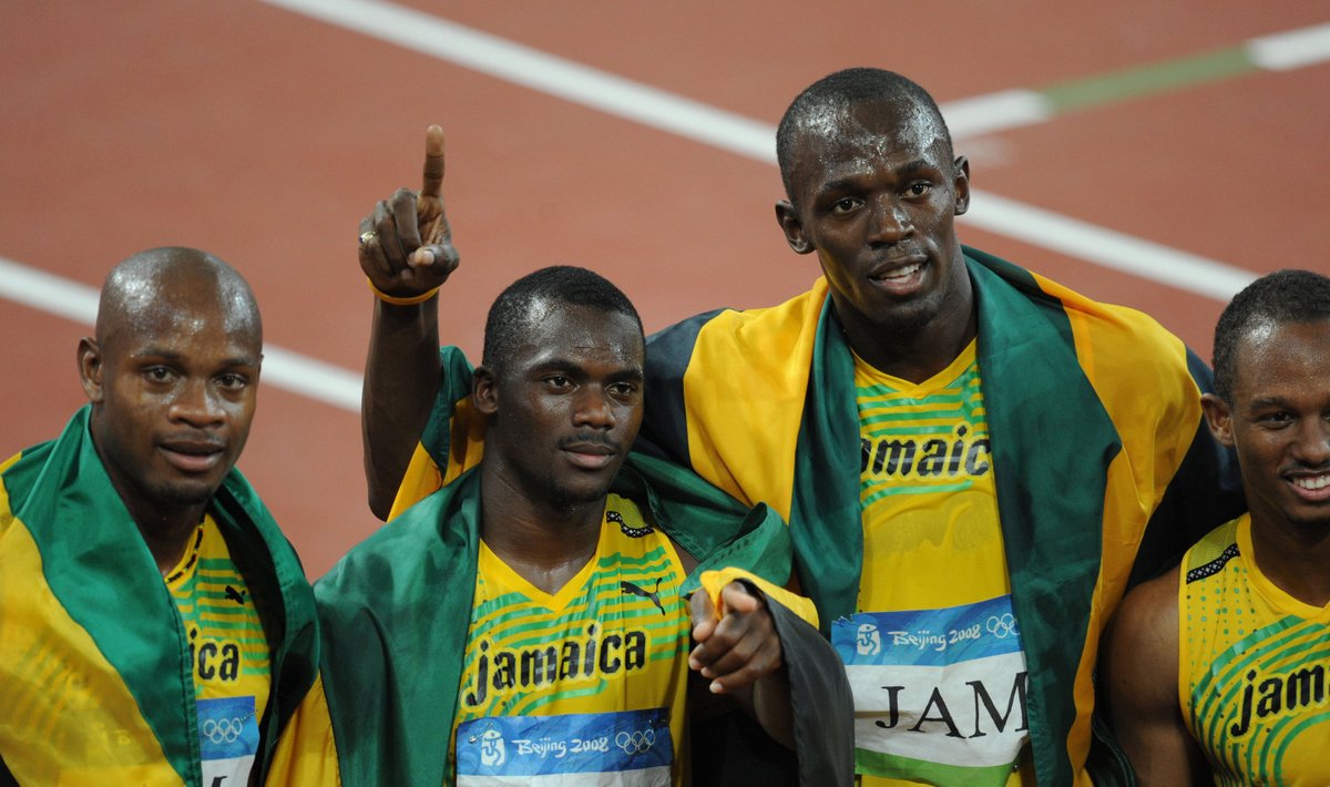 Vasakult: Asafa Powell, Nesta Carter, Usain Bolt ja Michael Frater Pekingi olümpial.