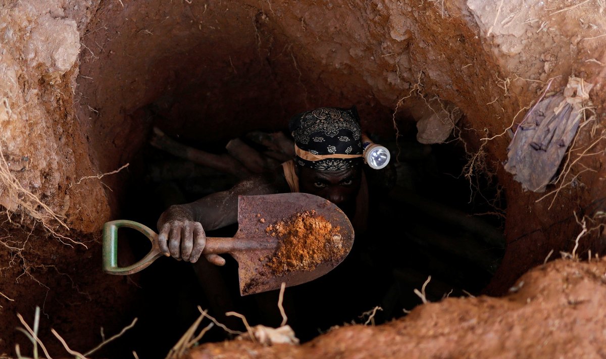 Mitteametlik kullakaevandamine Ghanas. Ghana on üks Aafrika suurimaid kullatootjaid. 