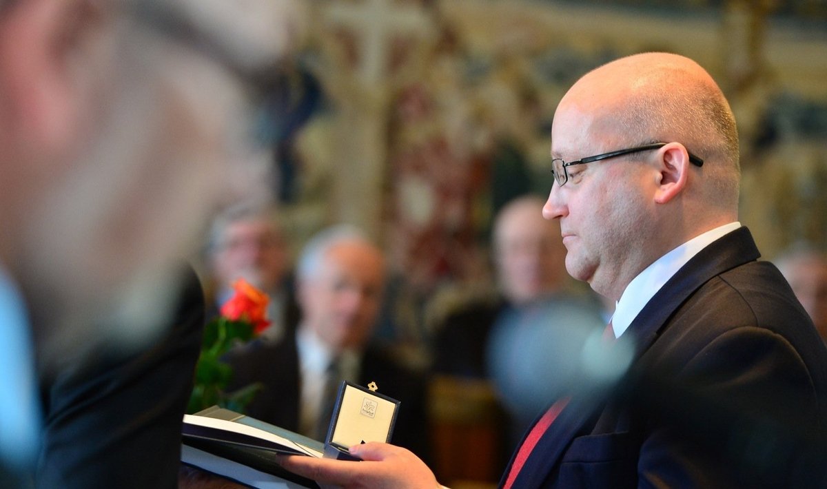 2013. aastal sai Andres Hiie toonaselt Tallinna linnapealt Edgar Savisaarelt teenetemärgi kohusetundliku töö eest Nõmme linnaosa halduskogus ja Tallinna linna valimiskomisjonis.