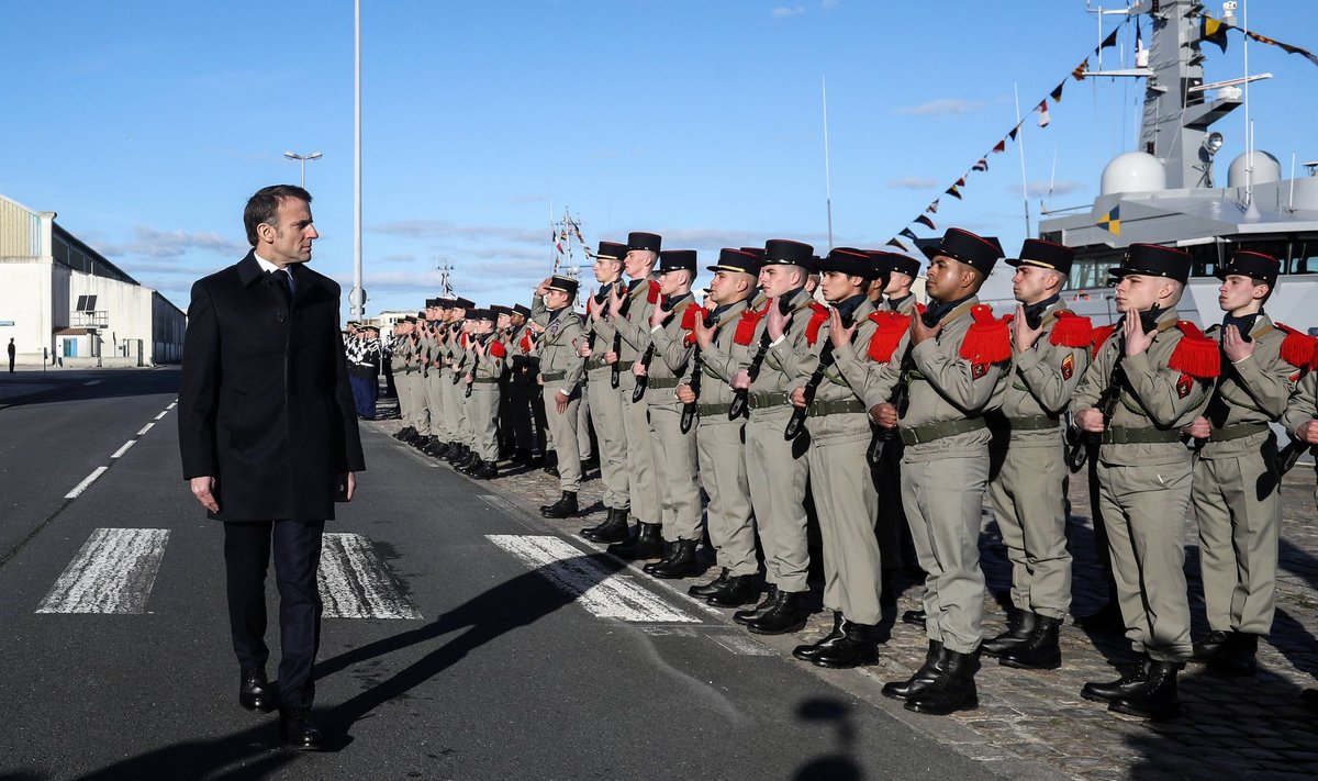 Emmanuel Macron jaanuaris Prantsuse mereväelasi külastamas