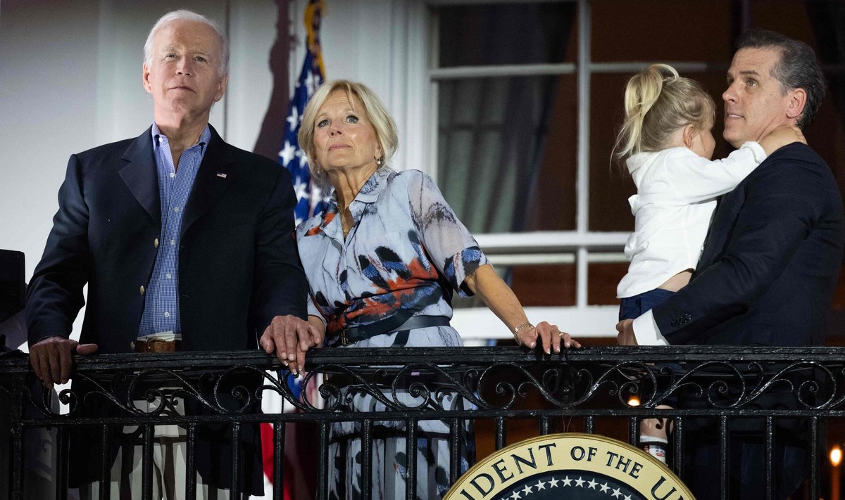 Mida vähem ta pildil on, seda parem. Joe (vasakul) ja Jill Biden poeg Hunteriga Valge Maja rõdul