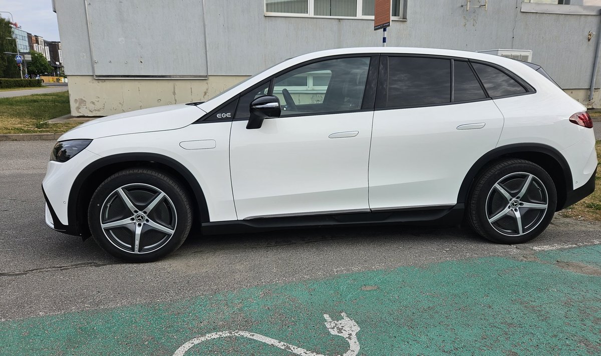 EQE SUV