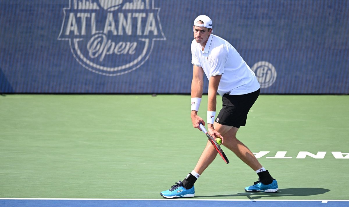 John Isner riputab koduse US Openi järel reketi varana.