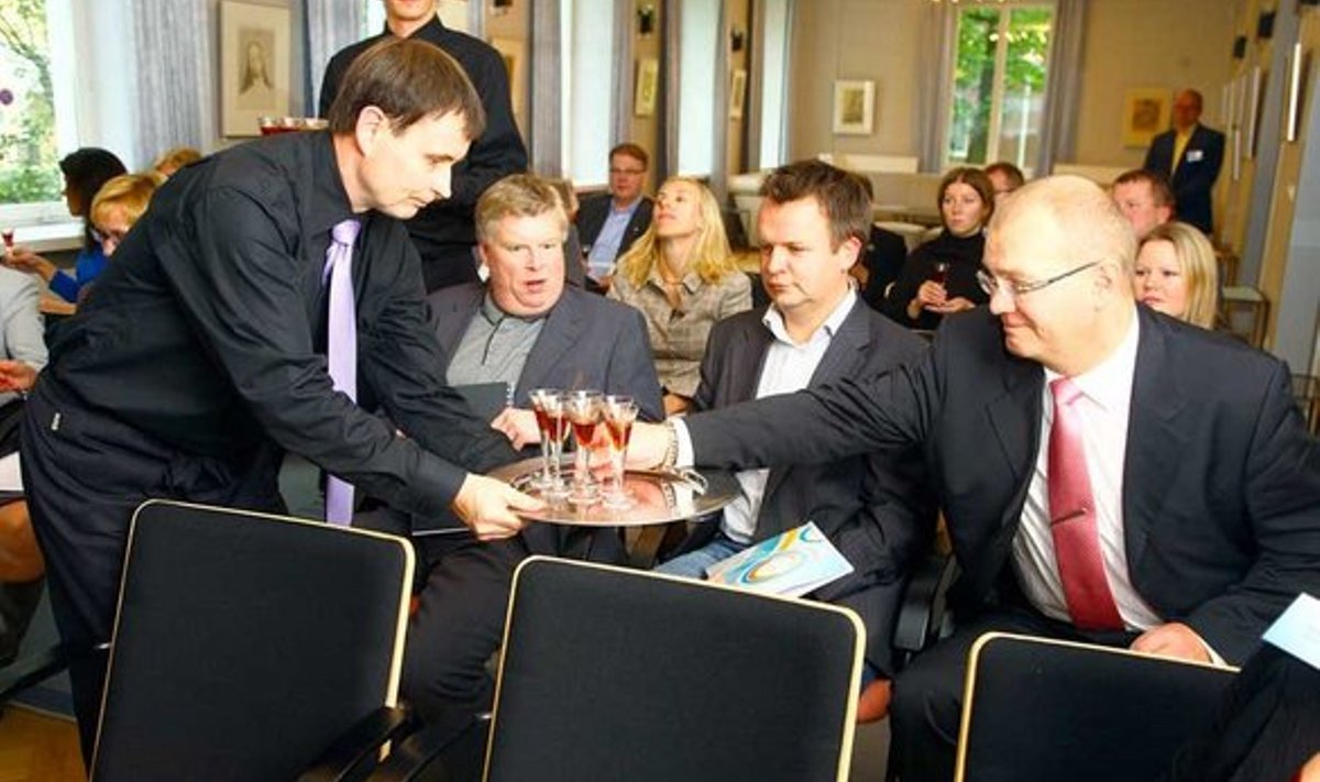 Tervise Catering pakub leegitsevat Vana Tallinna. Kari Vihurila Nobel Consultingist, Marko Tulonen Finprost ega Urmo Sisask Hyrlesist ei karda näppe kõrvetada. 