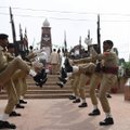Причудливый ритуал на границе Индии и Пакистана