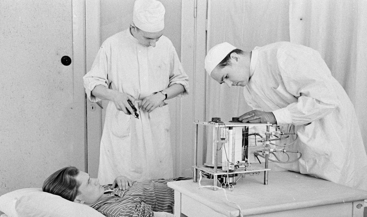 Lastehalvatustõbe põdev poiss aastal 1958 Tartu linna kliinilises haiglas.