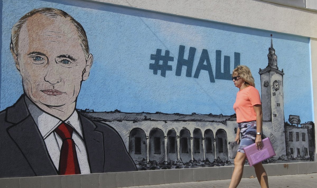 Vladimir Putini portree Krimmis Simferopoli ühe hoone seinal