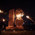 VIDEO JA FOTOD | Kaunis tulemöll! Tallinnas lummasid publikut vanadest jõulukuuskedest valmistatud tuleskulptuurid