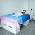 ВИДЕО | Картонные кровати-антисекс вернулись на Олимпийские игры. Спортсмены тестируют спальные места в Париже
