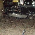 ФОТО: Автомобиль врезался в дерево — молодой водитель без прав погиб, четыре пассажира в больнице