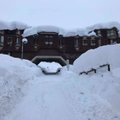 LUGEJA VIDEO JA FOTOD | Alpide suusakuurortides on lumelõksus tuhandeid turiste, sealhulgas eestlasi