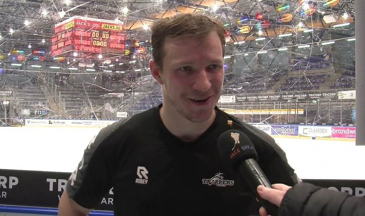 Алексей Логинов дает интервью после матча "Тилбурга"