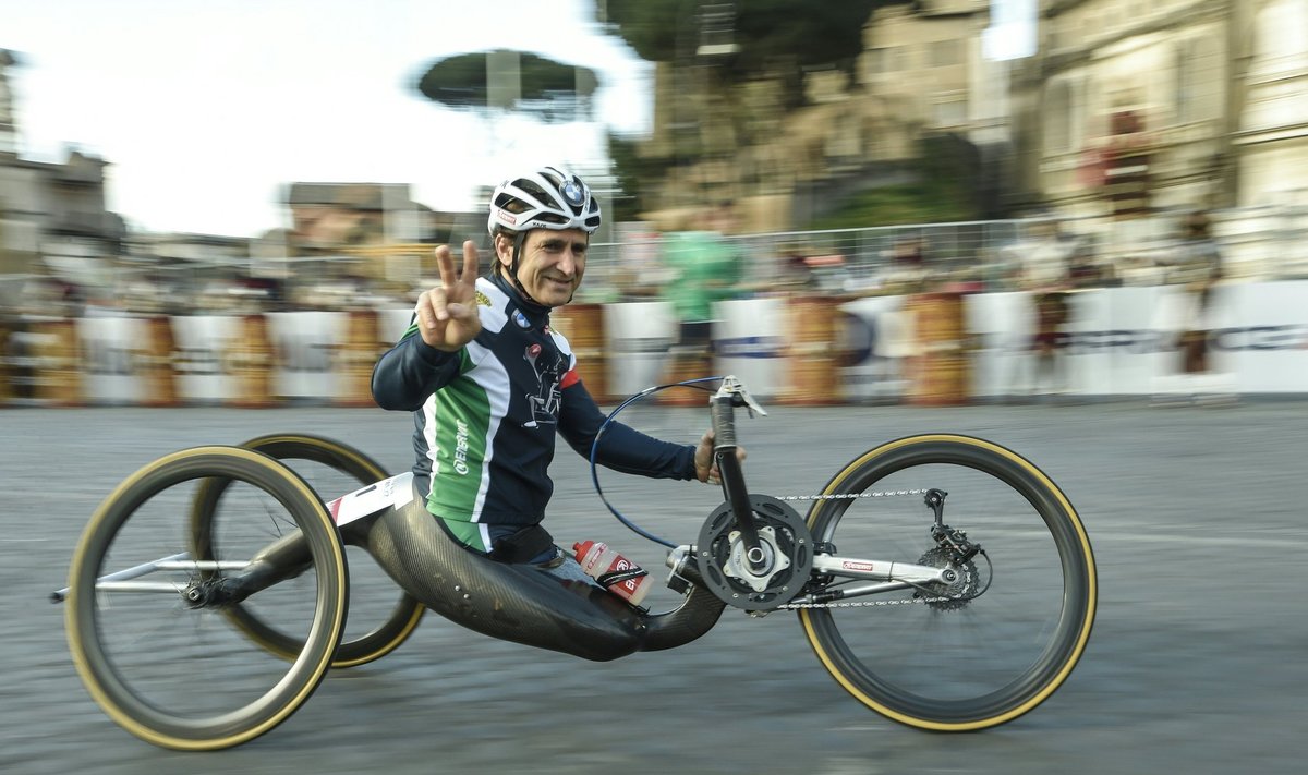 Mõlemad jalad kaotanud Alex Zanardi jätkas autovõidusõitu ja võitis ratastoolisõidus neli olümpiakulda.