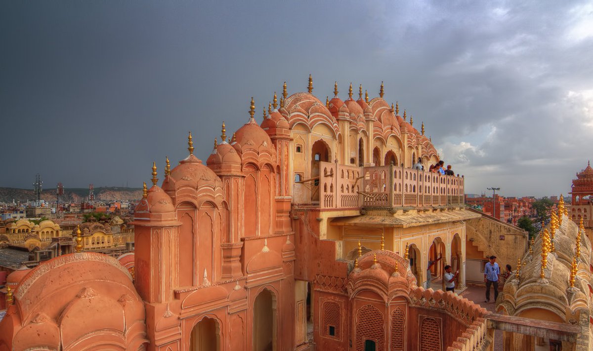 Jaipuri peamiste vaatamisväärsuste hulgas on 1799. aastal valminud punasest liivakivist Hawa Mahal ehk Tuulte Palee. (Foto: Wikimedia Commons / Ziaur Rahman)
