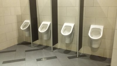 Ülemiste keskuse meeste tualettruum.