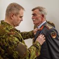 Kaitseväe juhataja andis NATO Brunssumi ühendväejuhatuse ülemale lahinguliste teenete eest kaitseväe teenetemärgi