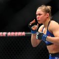 VIDEO | Endine MMA-täht Ronda Rousey tuuseldas sõumaadluses vastast nagu jahukotti