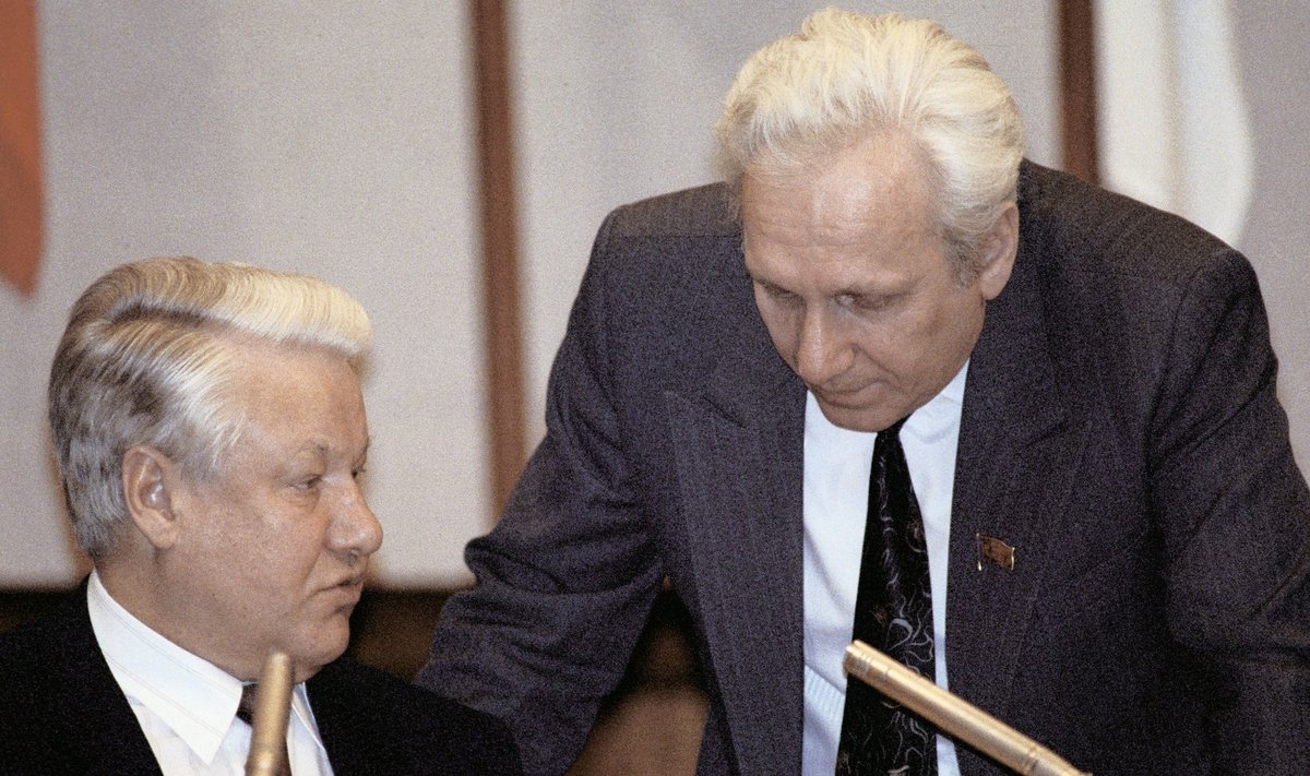 YELTSIN FILATOV 71787 01.03.1993 President Boris Yeltsin (left) and the Kremlin chief of staff Sergei Filatov (right) at