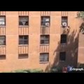 VIDEO: New Yorgis püüdis mees kinni kolmandalt korruselt alla kukkunud tüdruku