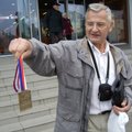 FOTOD: 70-aastane jõutõstmise MM-kuld Mihkel Laurits naasis koju
