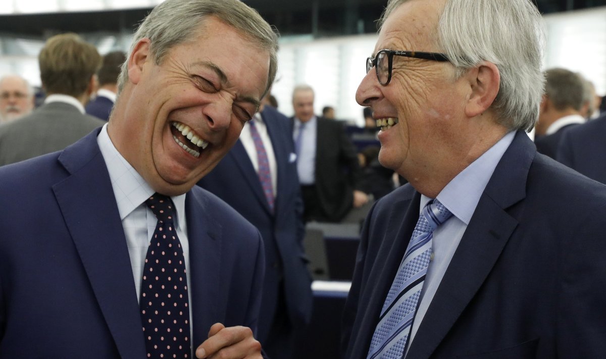 Brexiti üks eestvedajaid Nigel Farage ja ametist lahkuv Euroopa Komisjoni juht Jean-Claude Juncker eile Strasbourgis europarlamendis.