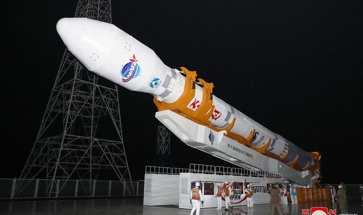 Rakett, mis kandis enne starti luuresatelliiti Malligyong-1.