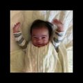 VIDEO: Nunnulaks! See beebi ärkab igal hommikul üles nagu tõeline boss