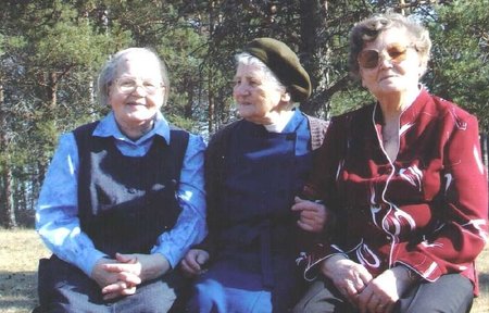 Vasakult õed Linda (95), Helmi (97) ja Valve (84)