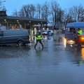 ВИДЕО | На Петровской площади в Нарве чуть не случился потоп. Это не впервые