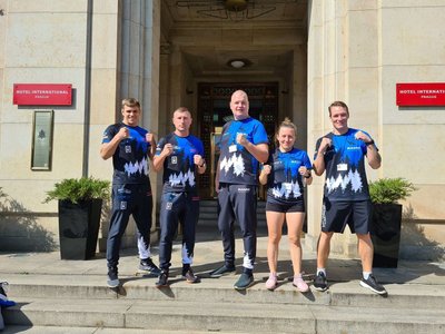 Eesti koondis: Raigo Kutsar, Juri Gribovski (treener), Vallo Hannus (treener), Ksenija Grabova, Ergo Reinvald 