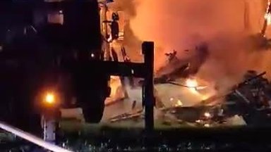 VIDEO ja FOTOD | Kundas põles mahajäetud hoone päeva jooksul kaks korda, lõpuks maani maha