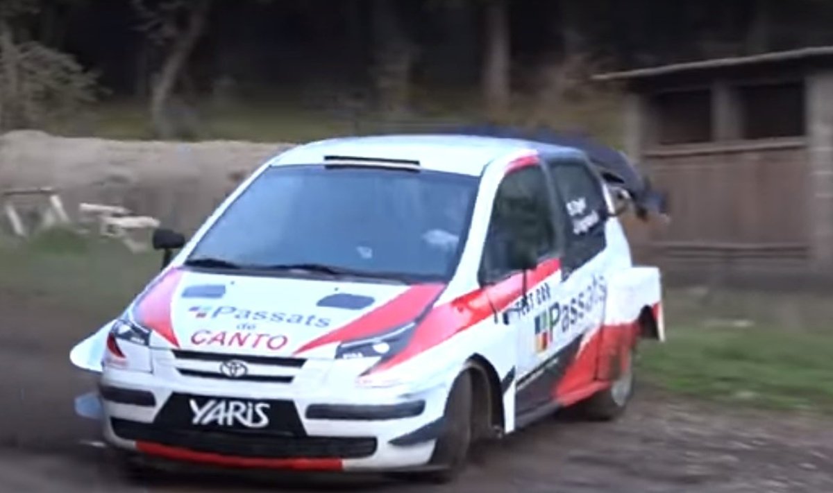 "Toyota Yaris WRC".