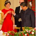 FOTOD ja VIDEO: Kate Middleton säras oma esimesel kuninglikul banketil, tiaara peas, ja kõlistas Hiina presidendiga klaase