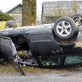 VIDEO JA FOTOD | Viljandi lähistel paiskus auto libedaga katusele