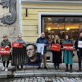 ФОТО | 1000 дней в заключении. Пикет в поддержку Алексея Навального прошел в Таллинне
