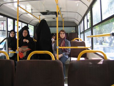 Tiiu Iraanis ühistranspordis: naiste jaoks oli tagumine bussiots, meeste jaoks esimene.