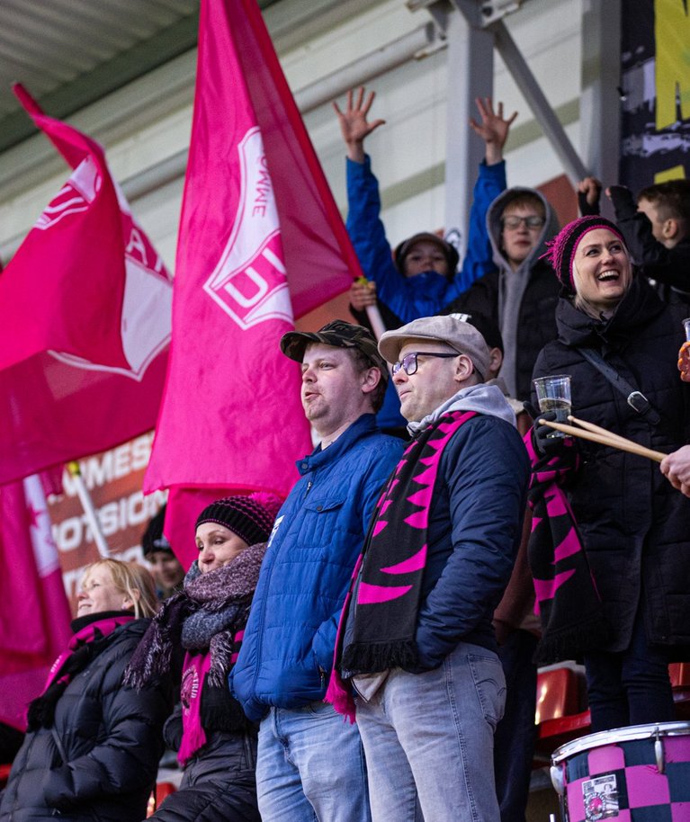 Nõmme Kalju fännid Sportland Arenal.