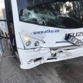 ФОТО: В Ярвамаа столкнулись автобус и легковушка