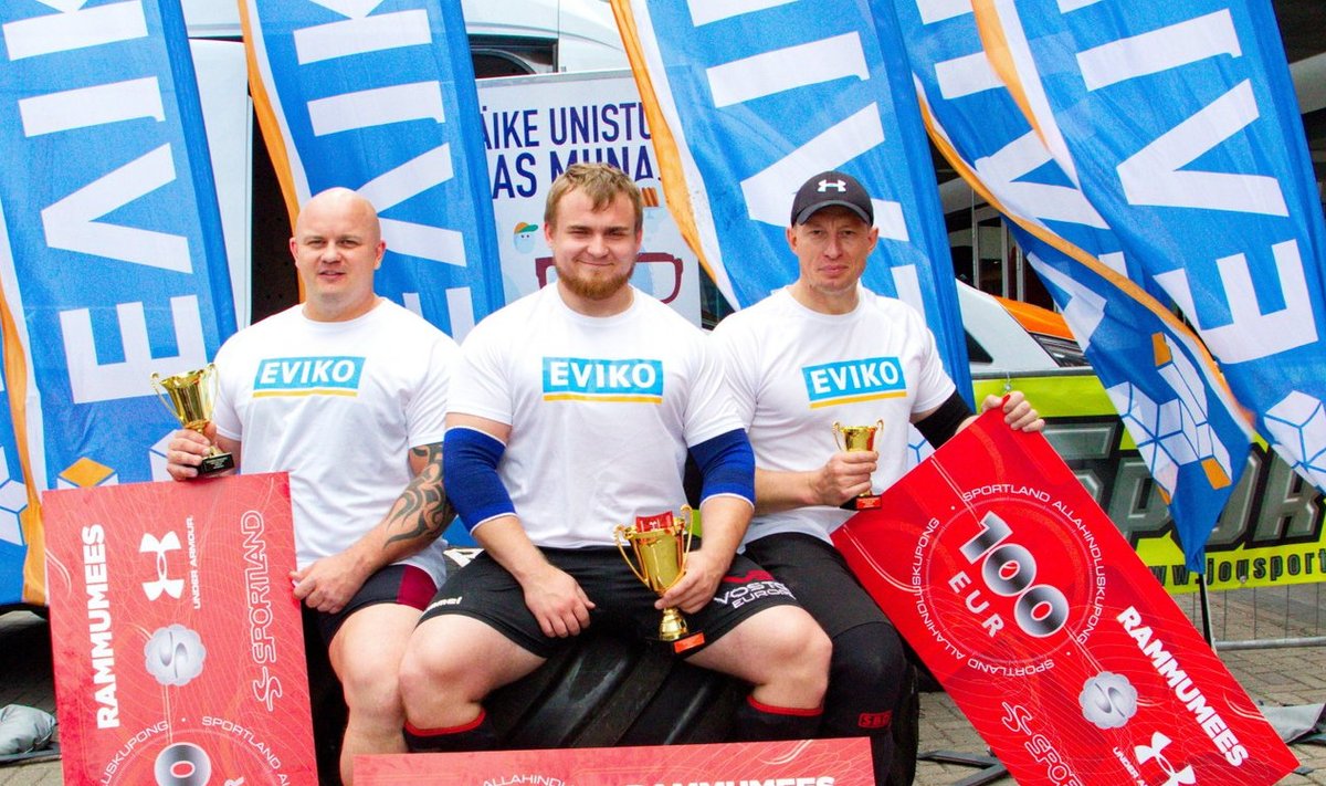 Pildil esikolmik: vasakult Kaido Kuusik, Mihkel Raadik, Magnus Kõur