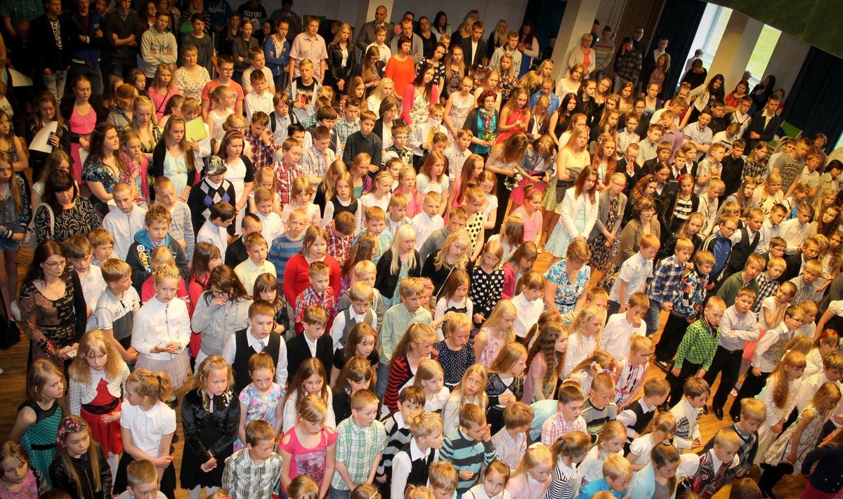 Kadrina keskkooli pere, nagu kõik teisedki Eestimaa koolipered on koduõppel.