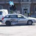 DELFI FOTOD: Stockmanni ristmikul toimunud avarii häirib sealset liiklust
