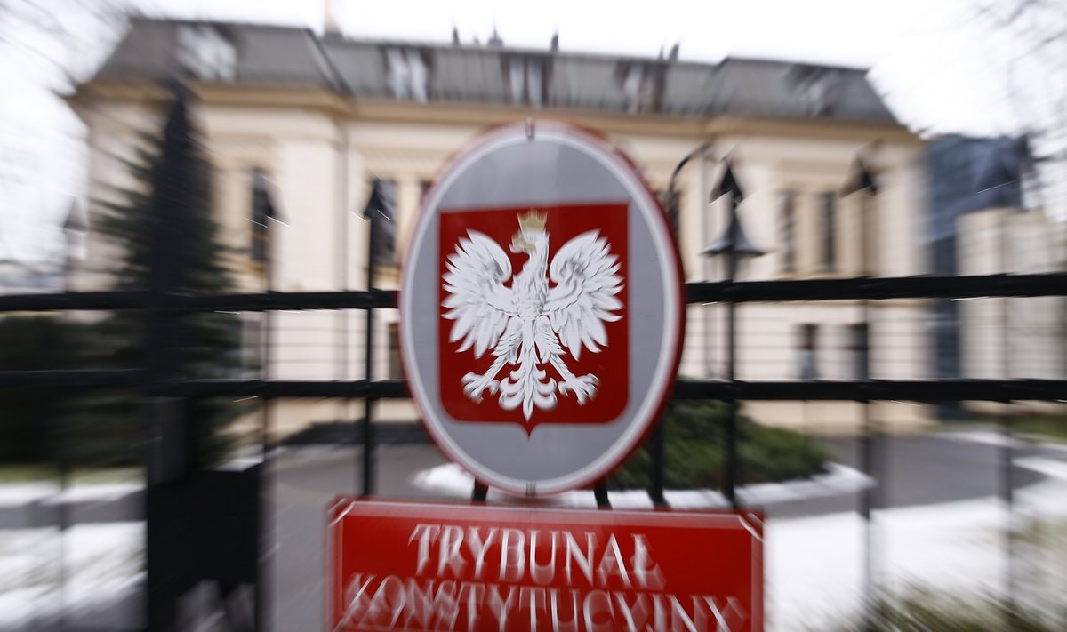 Siit oodatakse täna draamat. Poola põhiseaduskohus kavatseb valitsuse ametisse surutud viie kohtuniku ees värava lukku jätta.